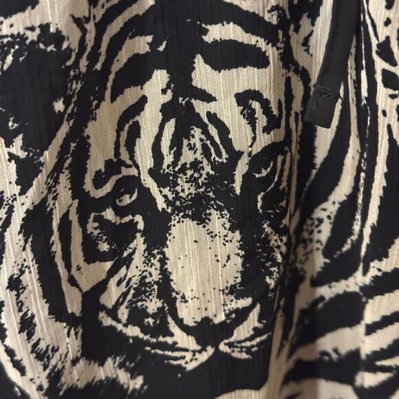 Topshop Size 10 ruffle v neck mini dress in tiger print Black and White - Picture 5 of 9